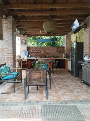 Propiedad entera frente al mar con 3 habitaciones in Puerto Cortes