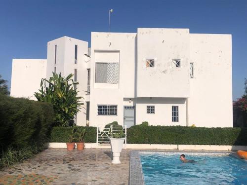 The White House Tujereng in Tujereng