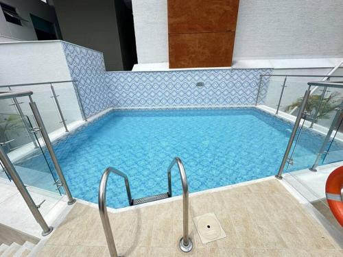 Belmonte 209-Lindo apartamento en Av centenario con pisicna gym in أرمينيا