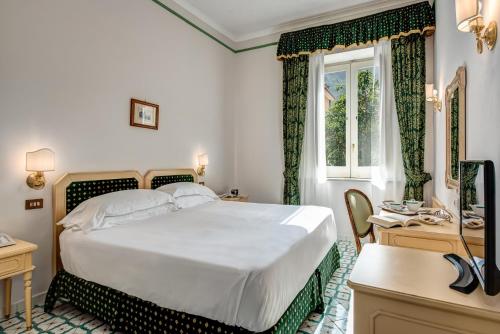Superior Double Room with Garden View image 4