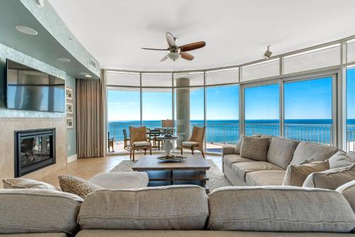 Turquoise C1009, Orange Beach
