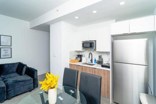 King Bed brand new Oasis minutes to Brickell in Miami, USA