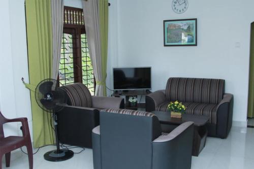 Shared lounge/TV area, Bopitiya Residence 20 Mins from Airport in Pamunugama