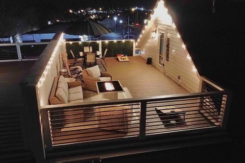 Spacious Home w Rooftop Deck and Mural! 10 Min 2 DT in Nashville, USA
