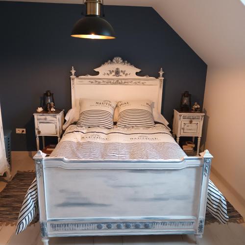 1 king bed, 1 twin bed