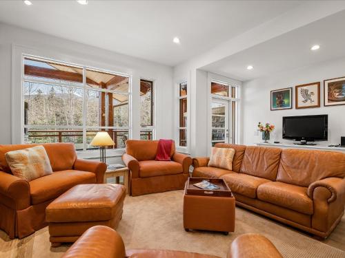 4 bed 3 bath Mountain view townhome offering a Whistler retreat close to everything you might need in Whistler, Canada