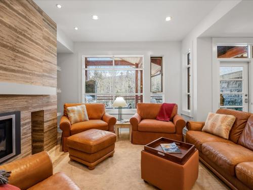 4 bed 3 bath Mountain view townhome offering a Whistler retreat close to everything you might need in Whistler, Canada