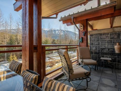 4 bed 3 bath Mountain view townhome offering a Whistler retreat close to everything you might need in Whistler, Canada