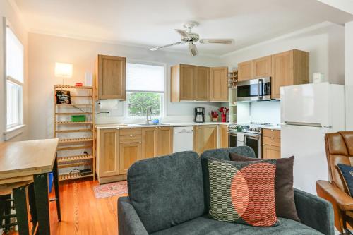 Walk Downtown Takoma Park Escape with Large Yard! in 塔科馬公園