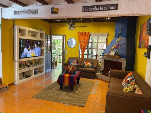 Casa Villas Suizas I cerca de Laberinto de Albania in Apaneca