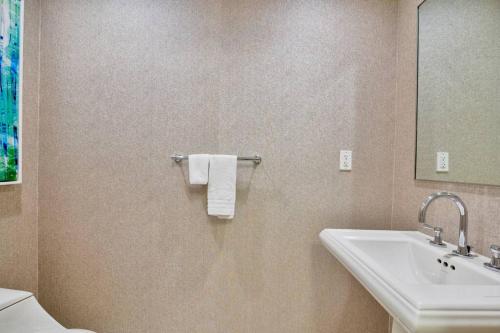 Luxury 1BR and One and a Half Bathrooms Fort Lauderdale in Fort Lauderdale, USA