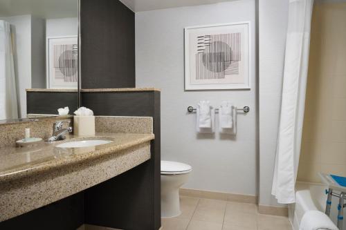 Courtyard by Marriott Washington Capitol Hill/Navy Yard - image 13
