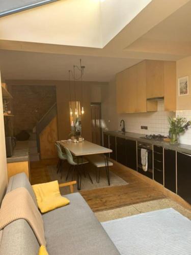 Beautiful home - 4 min walk from Heaton Park, Manchester (photo 10)