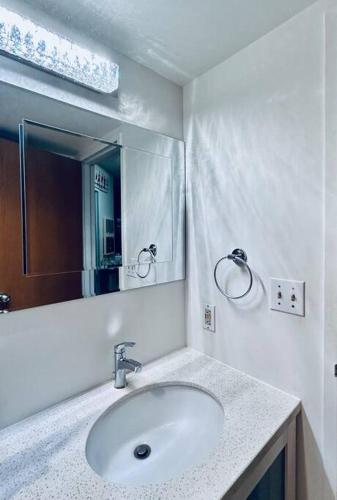 Cozy one bedroom Suite Downtown Vancouver in Vancouver, Canada
