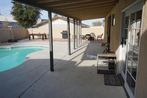 Chic 1 bedroom quiet and private side apt No shared area