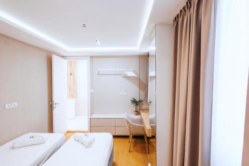 Belgrade Rooftop Experience Modern Luxury & Views - image 2