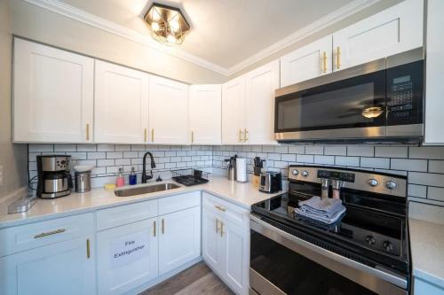 OV Mosaic - Float Suite in North Camellia Acres, USA