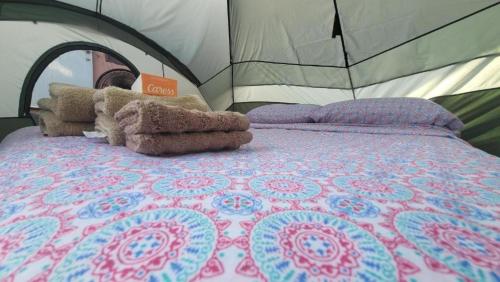 GLAMP & SAVE -RENT 10FT COZY HOUSE TENT & BREAKFAST INCLUDED-ONE NIGHT FOR 65-99 & GET 10 DIS-COUNT  – khách sạn tại Esperanza