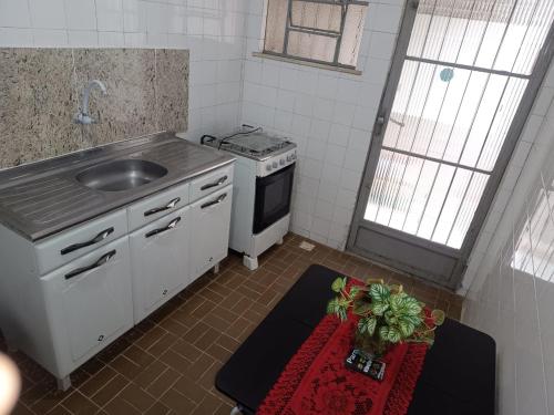 Konyha, Quartos Em Casa In Caxias da Paraiso in Duque de Caxias