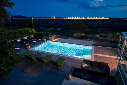 Family-friendly apartments with swimming pool Uskoplje, Dubrovnik - 23452 in Brotnice