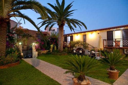 Nikolas Suites 3