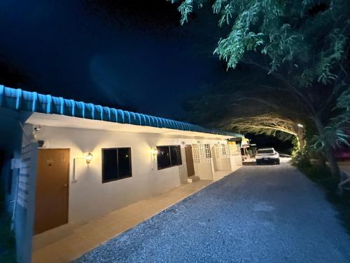 House Garden บ้านสวนสุพัตรา Room in Takiantia