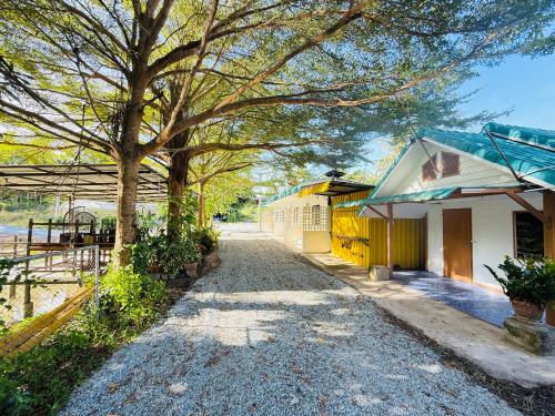 View, House Garden บ้านสวนสุพัตรา Room in Takiantia