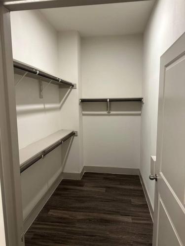 Luxurious 1 Bedroom w pool & patio inGalleria area in Houston, USA