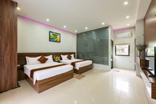 Quadruple Room with Lake View image 8