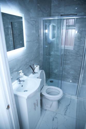 Harrow Luxury Apartment with free parking - Tap to explore photos