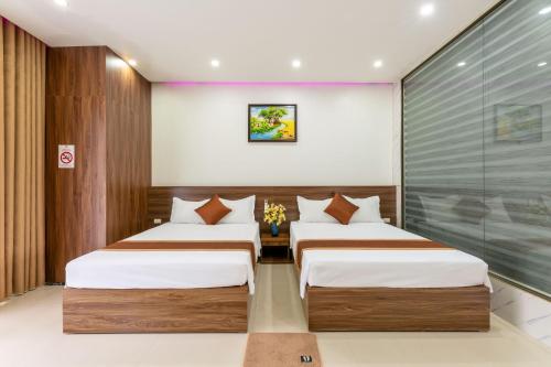 Quadruple Room with Lake View image 7