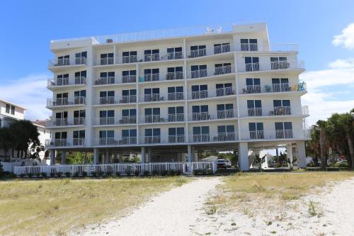 Luxurious/Brand New Oceana/Pools/HotTubs/Great location! - image 2