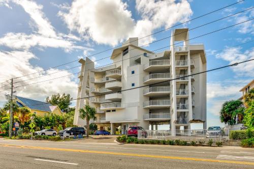Luxurious/Brand New Oceana/Pools/HotTubs/Great location! - image 5