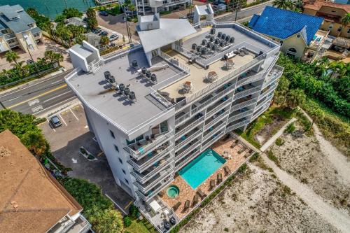 Luxurious/Brand New Oceana/Pools/HotTubs/Great location! - image 13