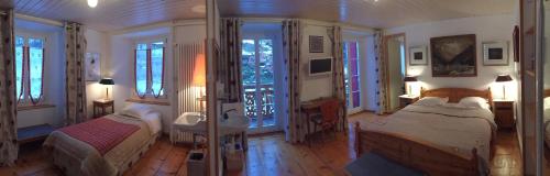 1 queen bed, 2 twin beds