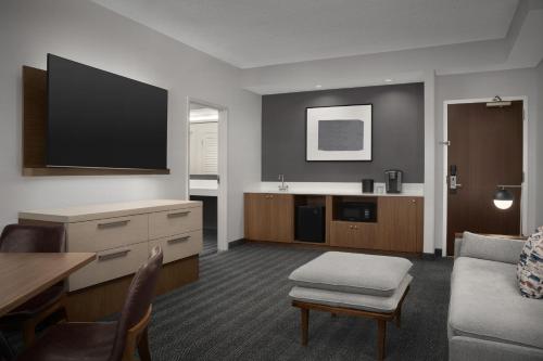 One-Bedroom King Suite
