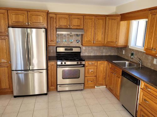 Konyha, Tranquil Bay Lodge, 3 min walk to sand beach in Lambton Shores (ON)