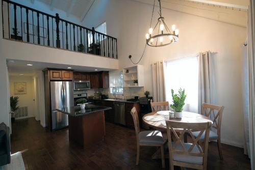 SUNSET Home in Crestline, USA