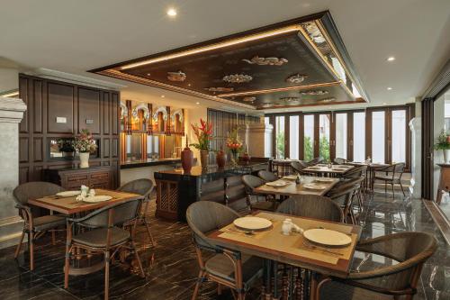 レストラン, アキラ ターペー ホテル (Akira Thaphae Hotel) in ターペー