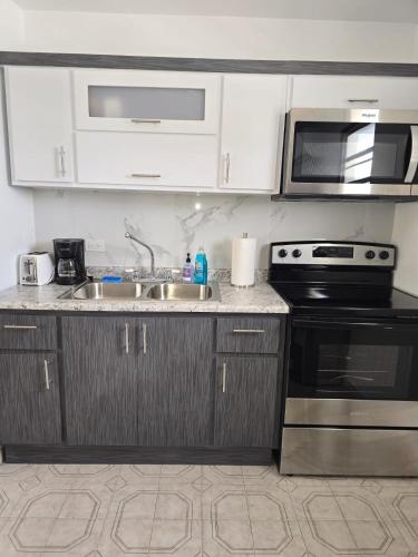 Modern Apartment 3 bedrooms near Airport, Beach, and La Placita in Carolina