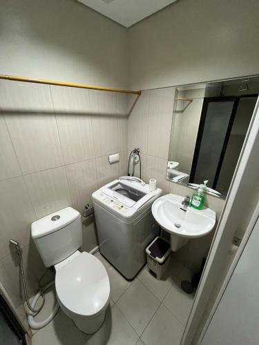 Adrianne Condotel at Shell Residences Condominium, MOA Complex, Pasay City, Manila (photo 7)