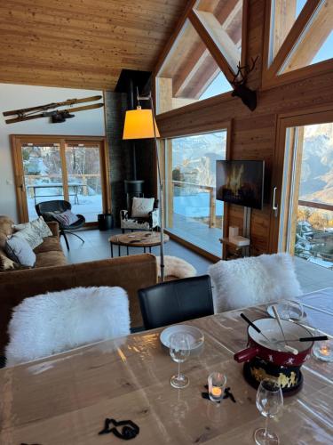 Swiss Chalet Feniks by Jolidi – khách sạn tại Raerettes