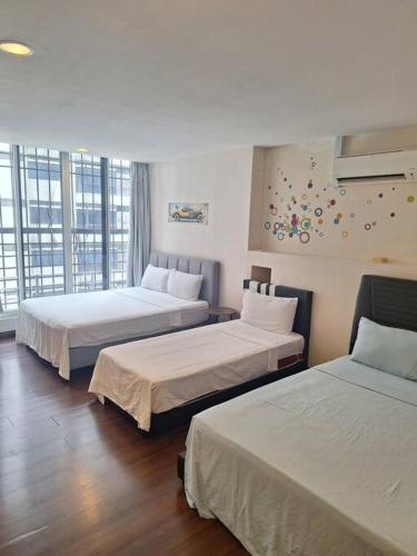 Fahrenheit, Stay in the Heart of KL, 15 pax, Куала-Лумпур