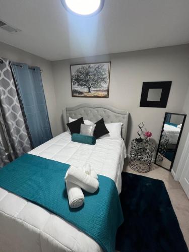 Luxe Central Suburban Retreat Luxe Central Suburban Retreat