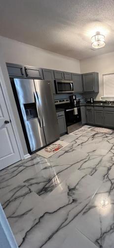 Luxe Central Suburban Retreat Luxe Central Suburban Retreat