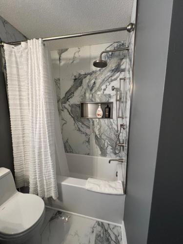 Luxe Central Suburban Retreat Luxe Central Suburban Retreat