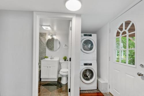 Cottage Modern Charm in Quincy, USA
