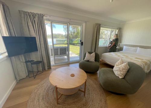 บริการและสิ่งอำนวยความสะดวก, Archy's on the Lake in เบอริล เลค