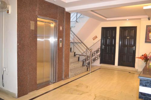 Fojė, Hotel Apple Villa @ New Delhi in New Delhi