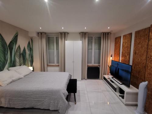 Shared lounge/TV area, Studio cosy proche Paris et Versailles in Le Port Marly